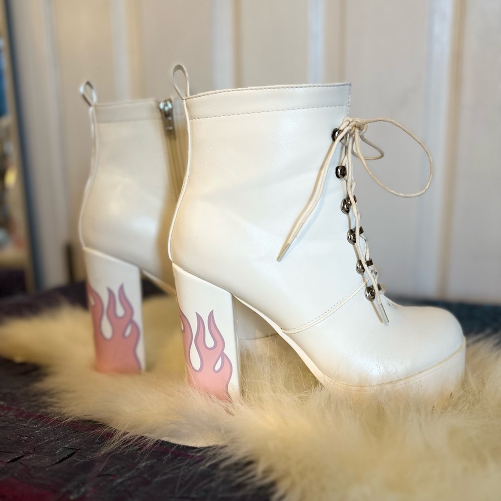 Lamoda White Platform Lace-up Booties W/ Pink Flame Gently Used Women’s Sz 8.5 - Picture 12 of 15